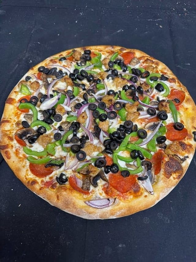 Deluxe Pizza.