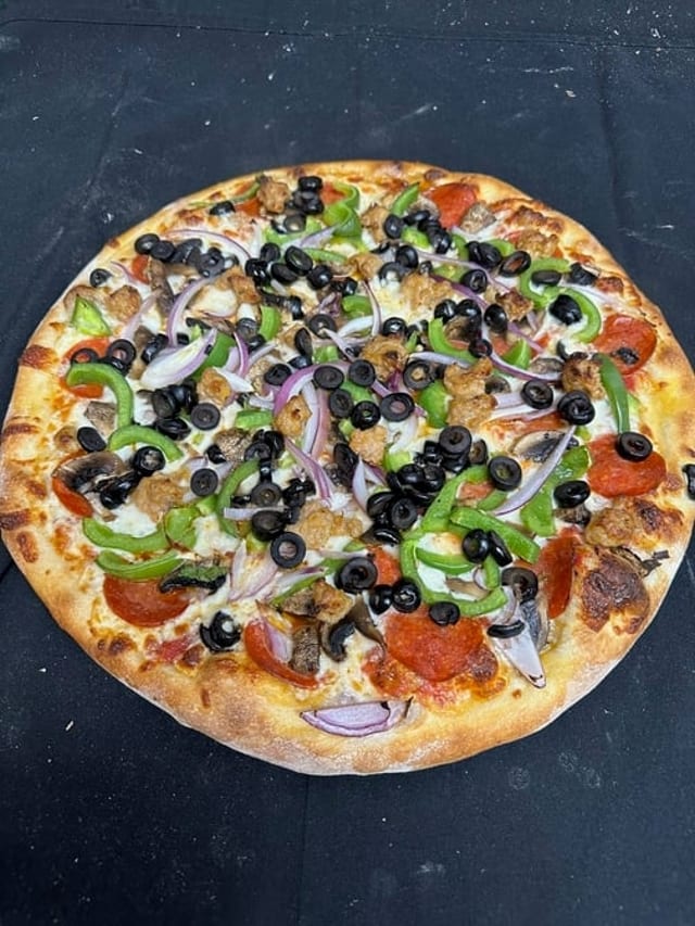 Large Deluxe Pizza.